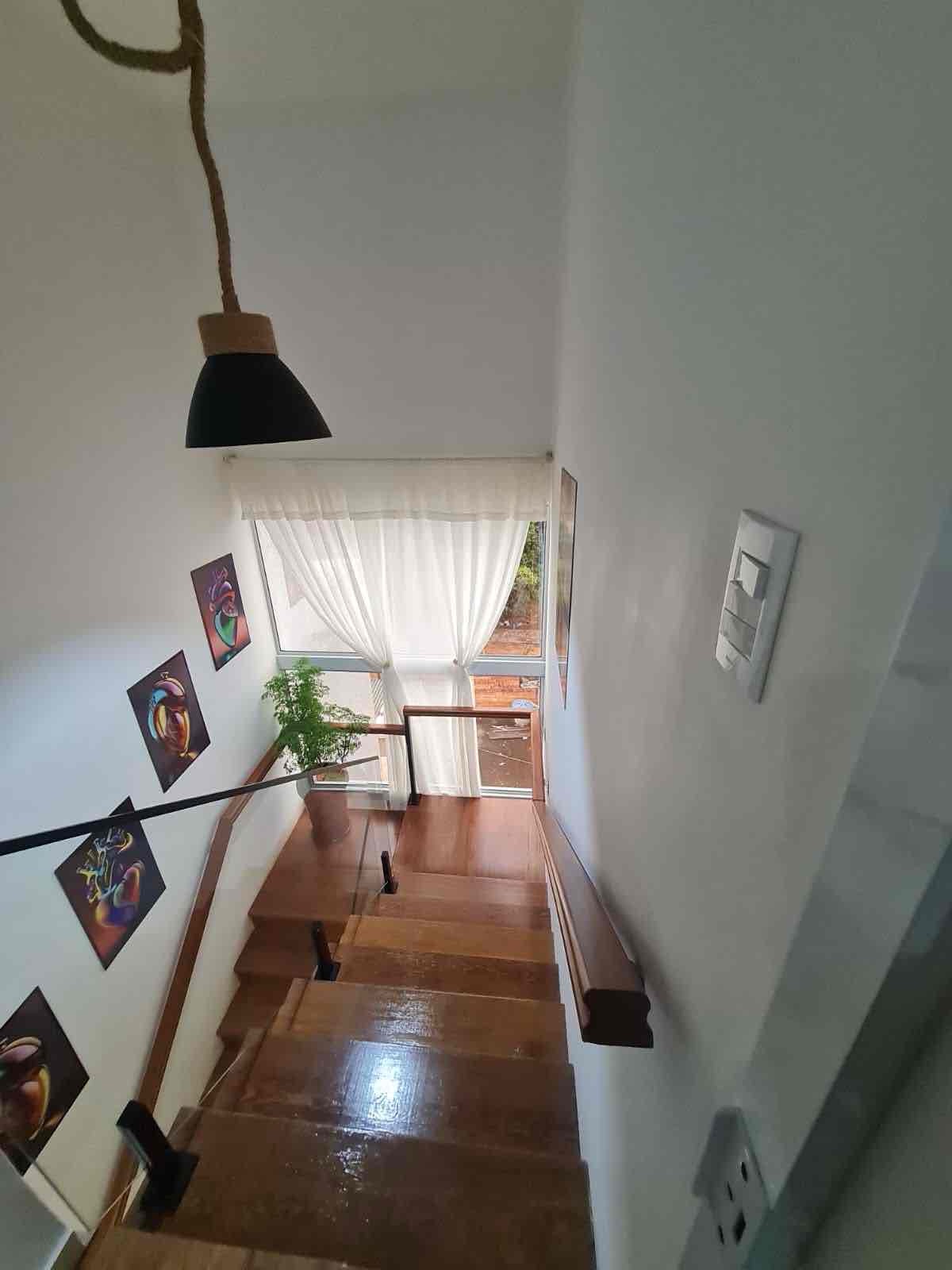 Acesso ao segundo pavimento da cobertura